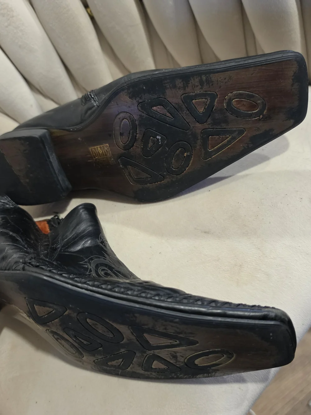 Robert Wayne Black Leather Men’s Ankle Boots with Embossed Design